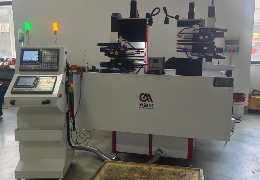 臥式數(shù)控自動鉆孔機(jī)攻牙機(jī)